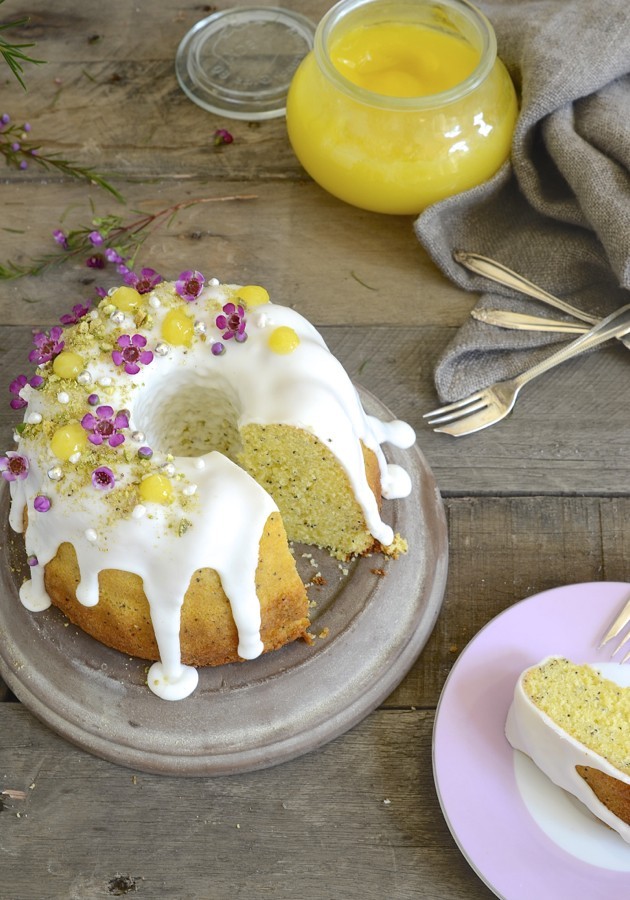 Lemon curd poppy seed Bundt cakeroyal icing