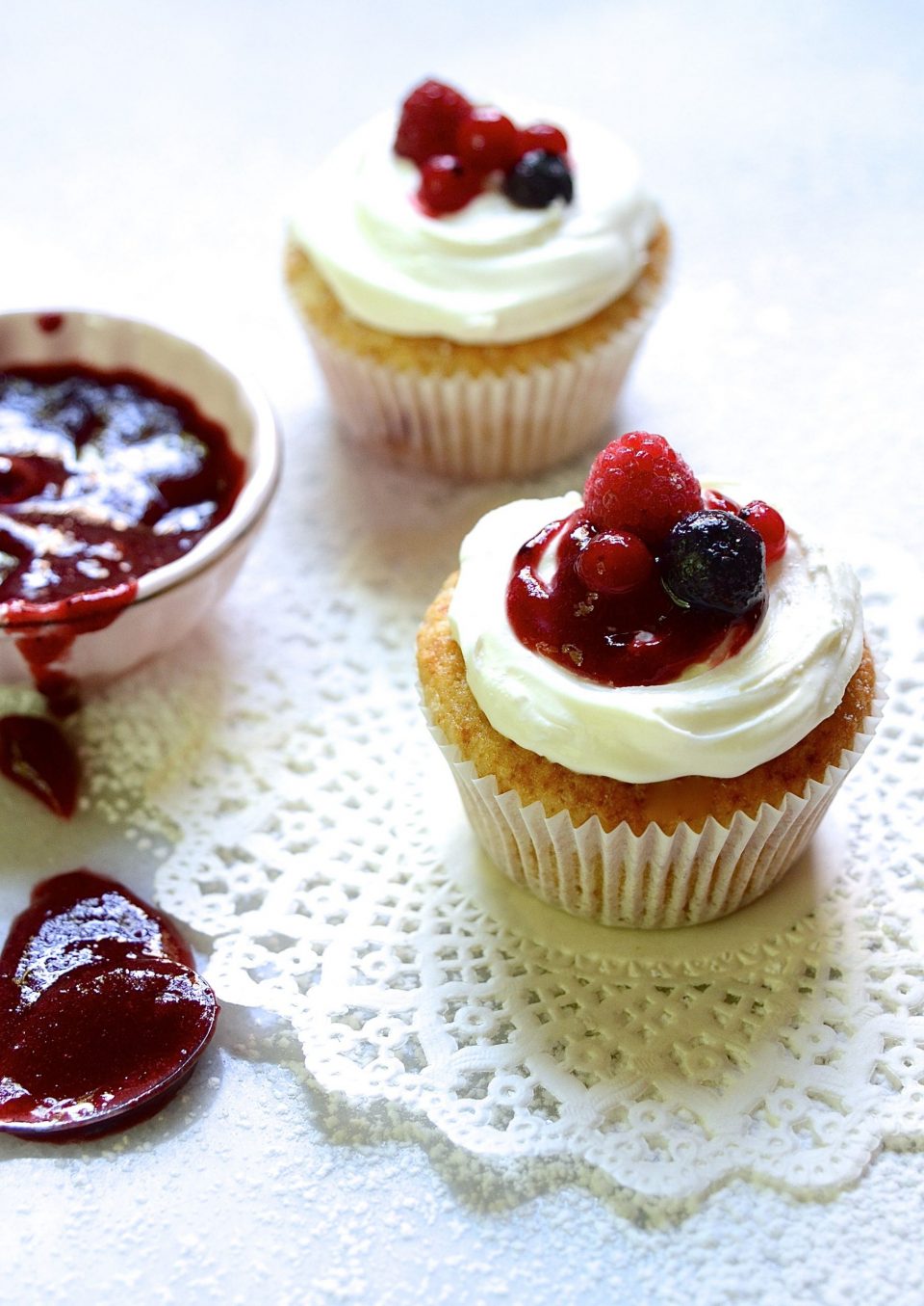 White chocolate raspberry muffins | Bibbyskitchen baking recipes