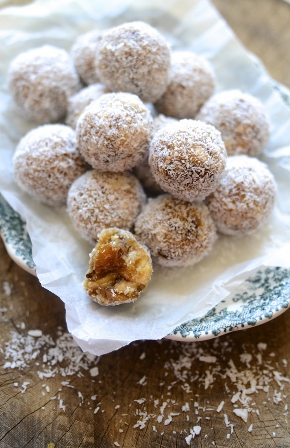 Coconut almond date balls