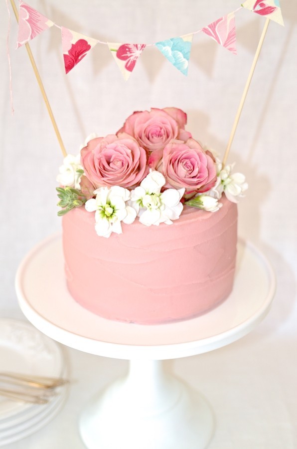 Vanilla Cake With Vanilla And Raspberries Vanilla Cake With Vanilla And Raspberries