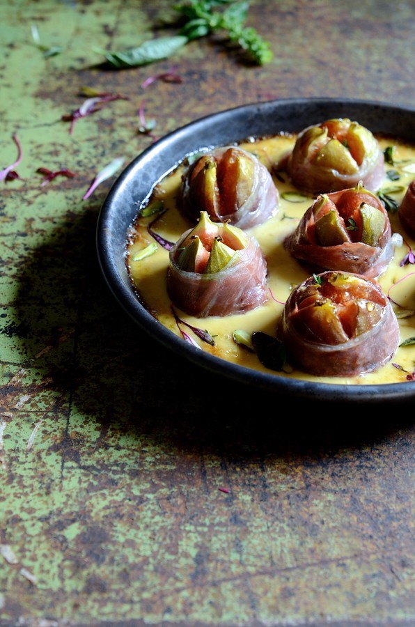 Roasted figs with gorgonzola cream and prosciutto
