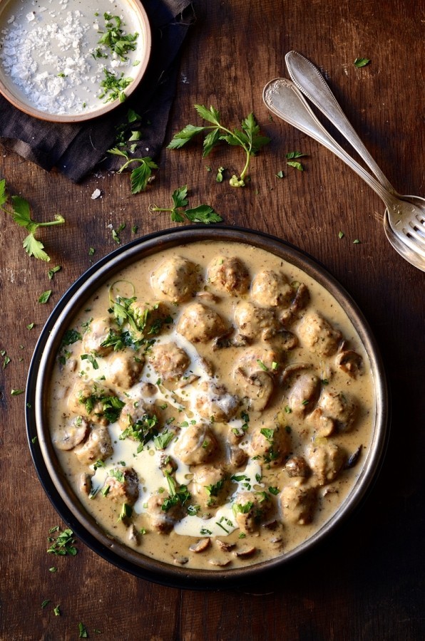 Swedish Meatballs in a Creamy White Sauce - SocraticFood