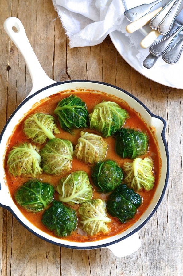 Stuffed cabbage with freekeh meatballs