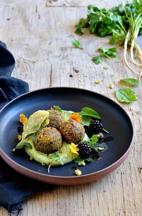 Quinoa and spinach falafel with avocado cream