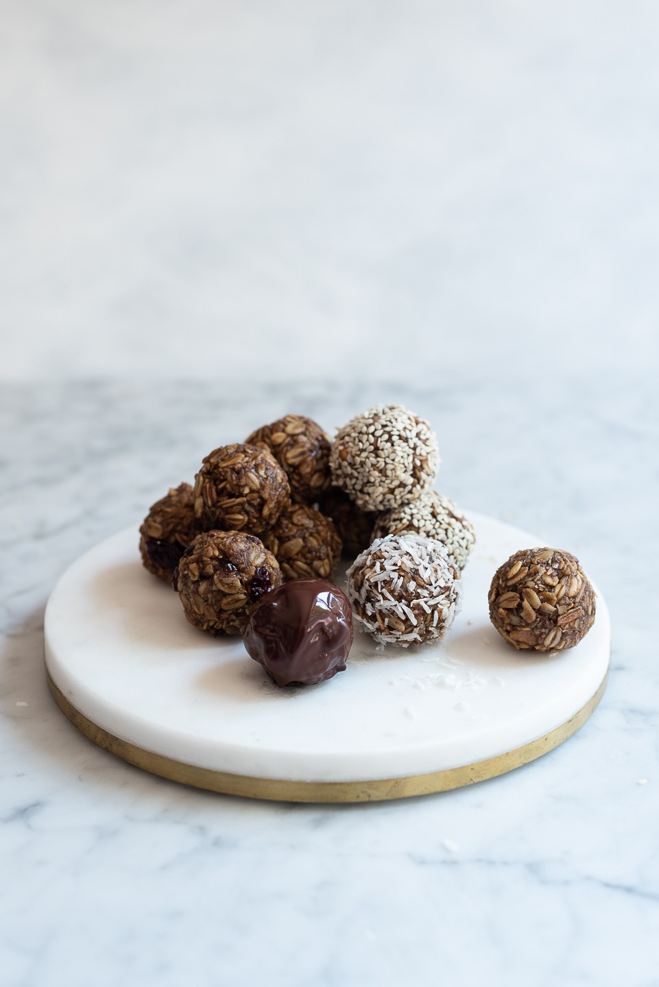 Almond butter and oat snack balls