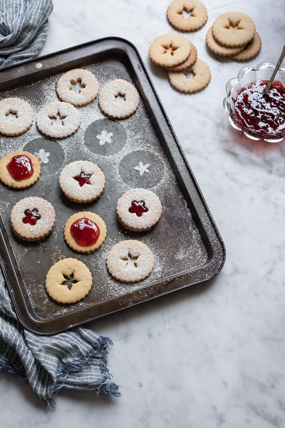 Vanilla spice linzer cookies