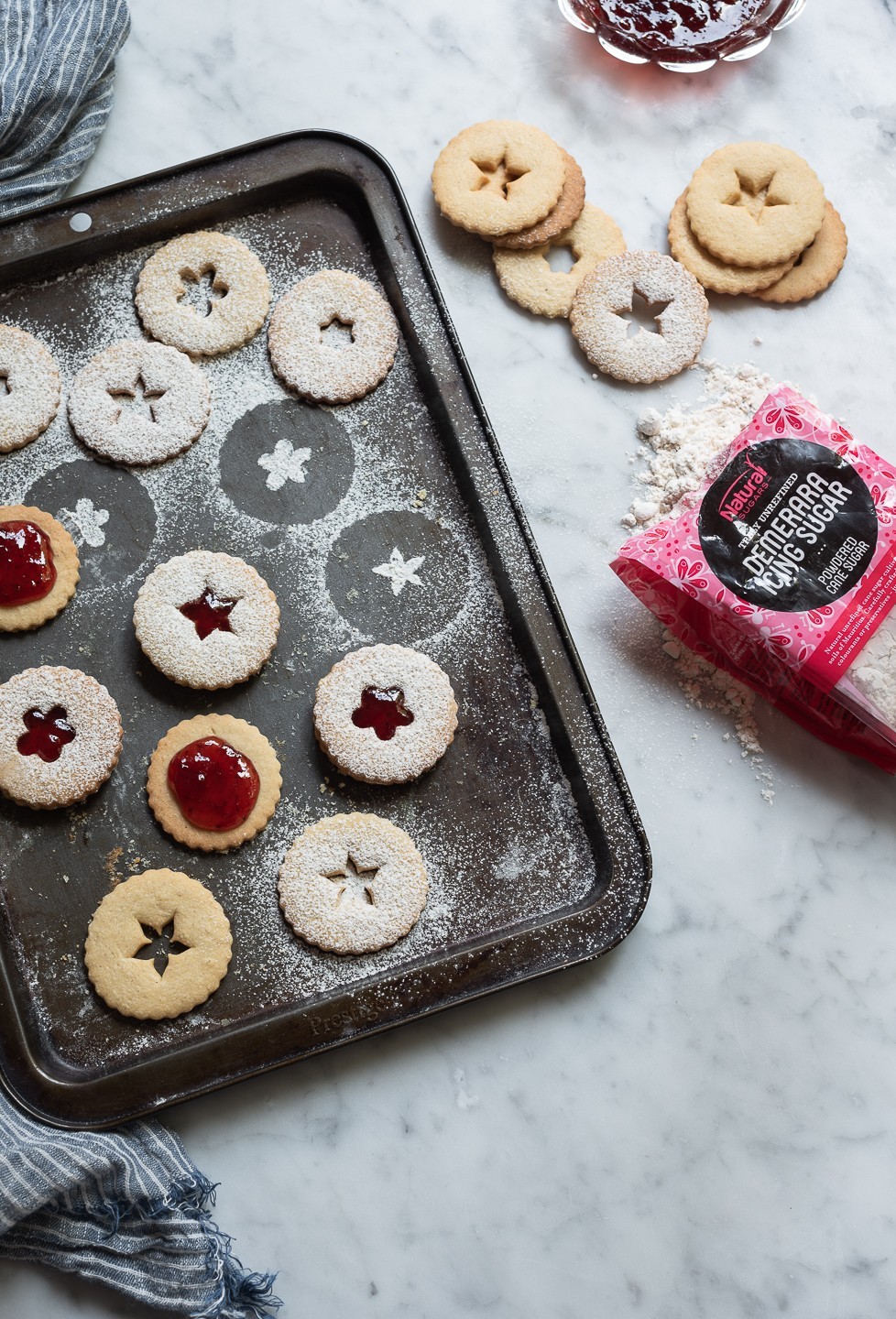 Vanilla spice linzer cookies