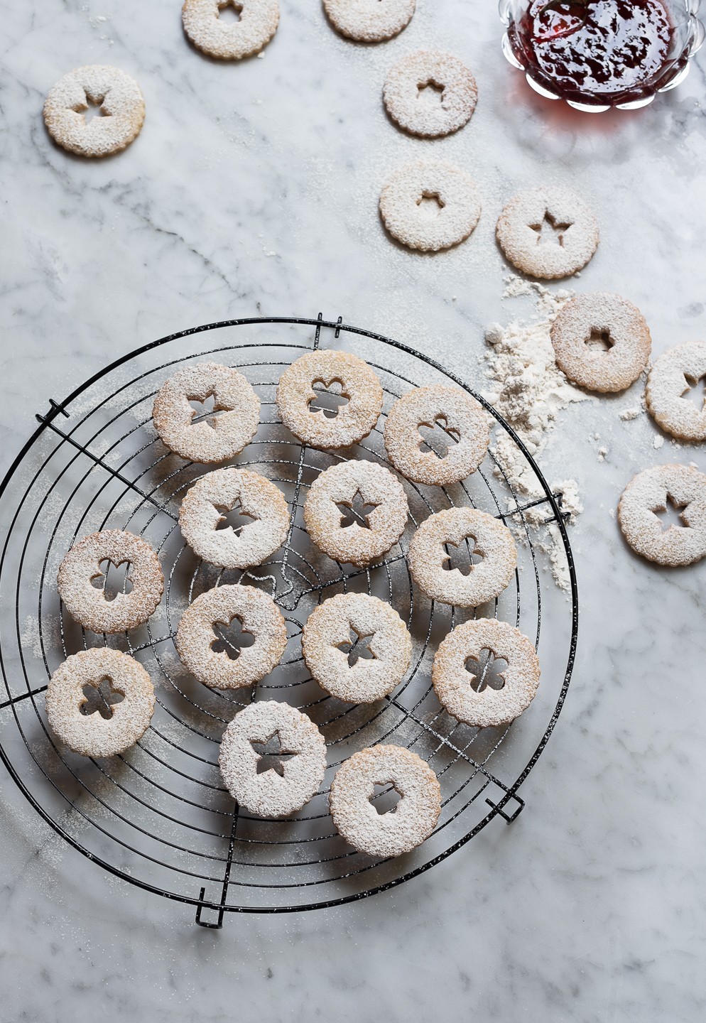 Vanilla spice linzer cookies