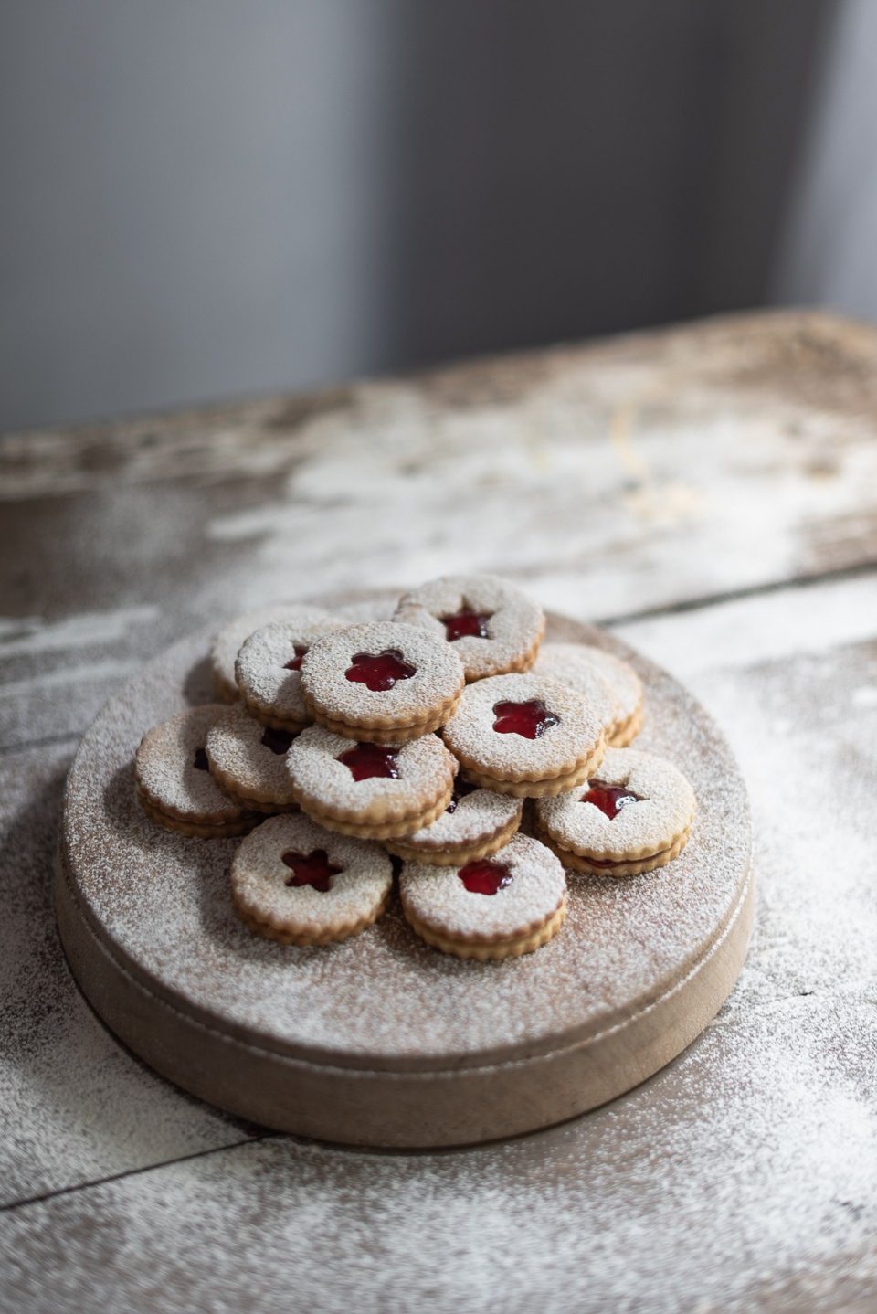 Vanilla spice linzer cookies