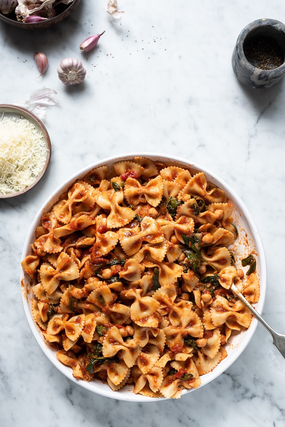 Bowtie spinach and chickpea pasta