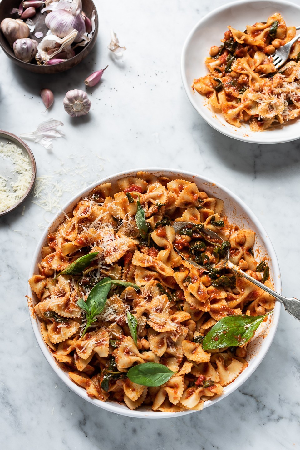 Bowtie spinach and chickpea pasta