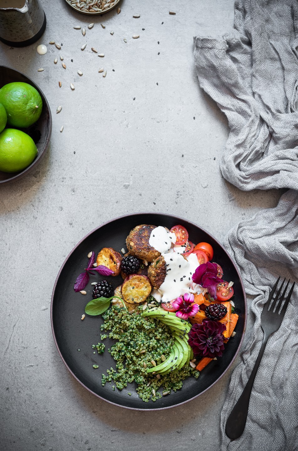 Spinach and quinoa buddha bowls