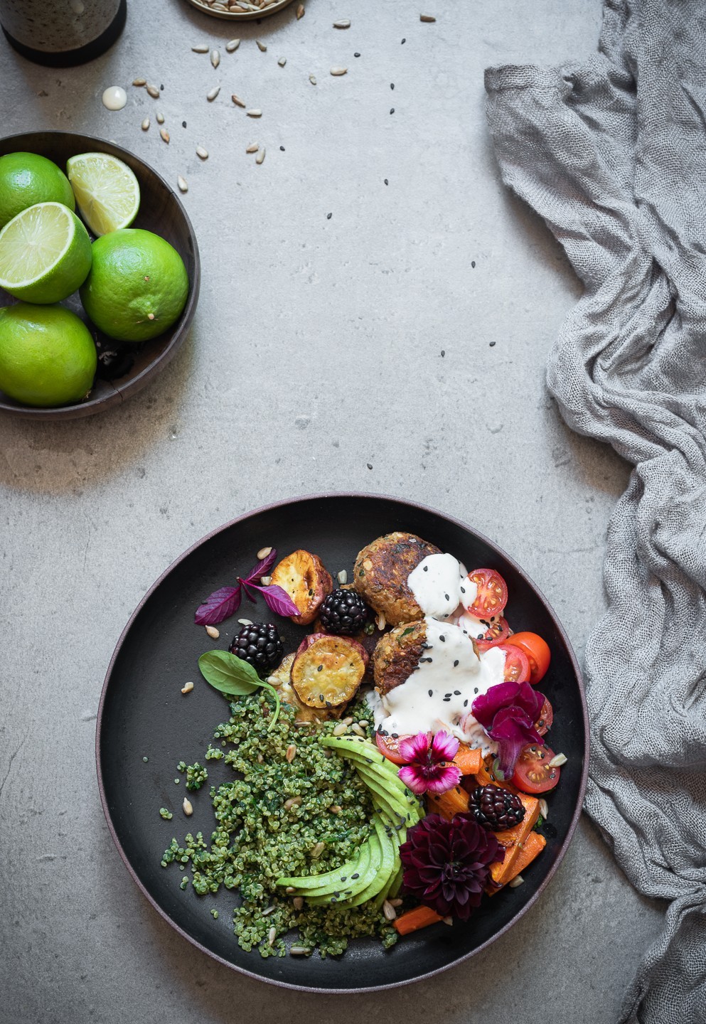 Spinach and quinoa buddha bowls