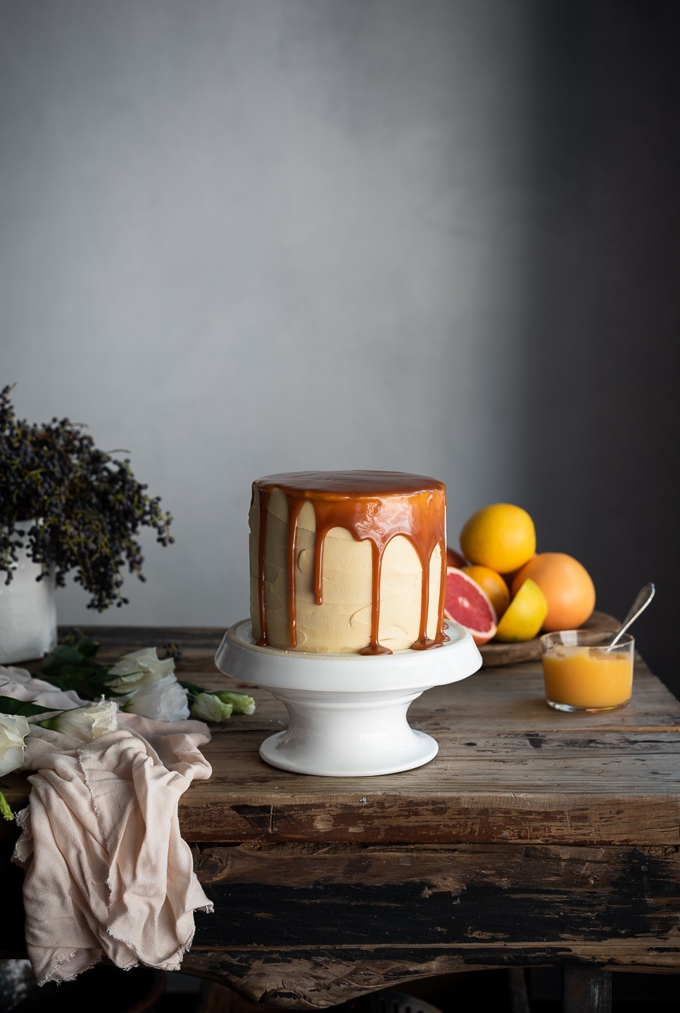 Vanilla and orange cake with grapefruit curd