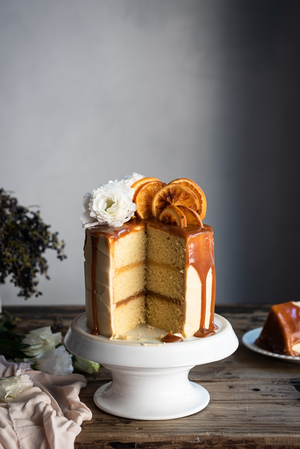 Vanilla and orange cake with grapefruit curd