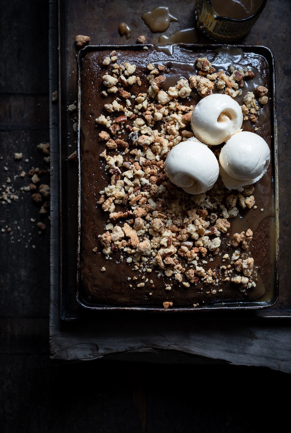 Cookie crumble sticky toffee pudding