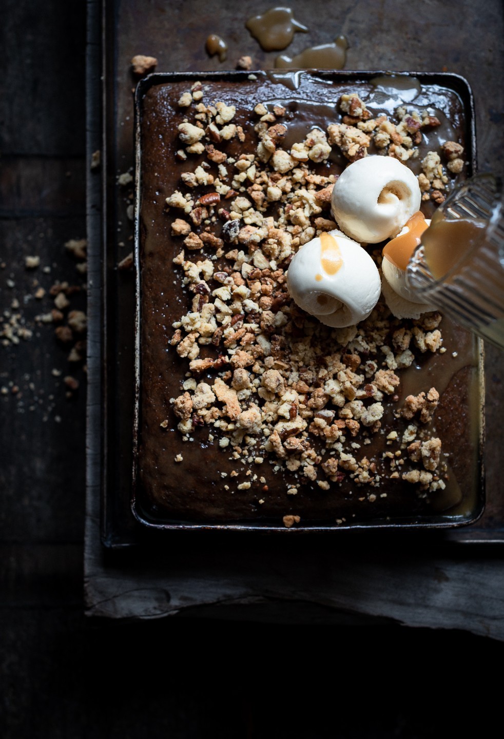 Cookie crumble sticky toffee pudding