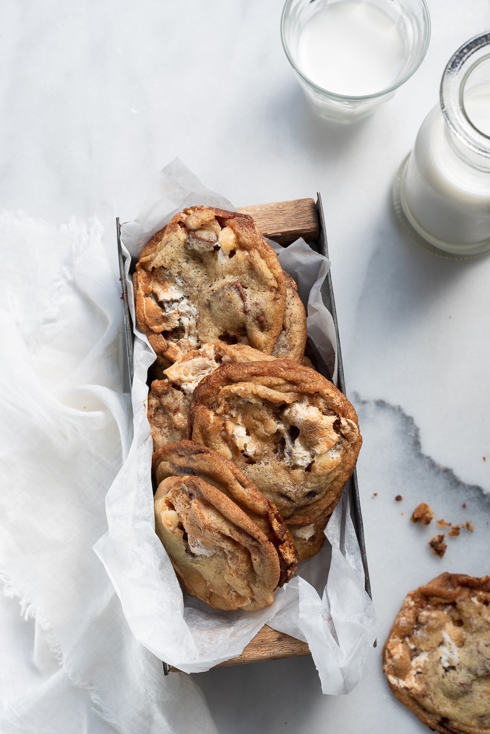 Chocolate chip nougat cookies