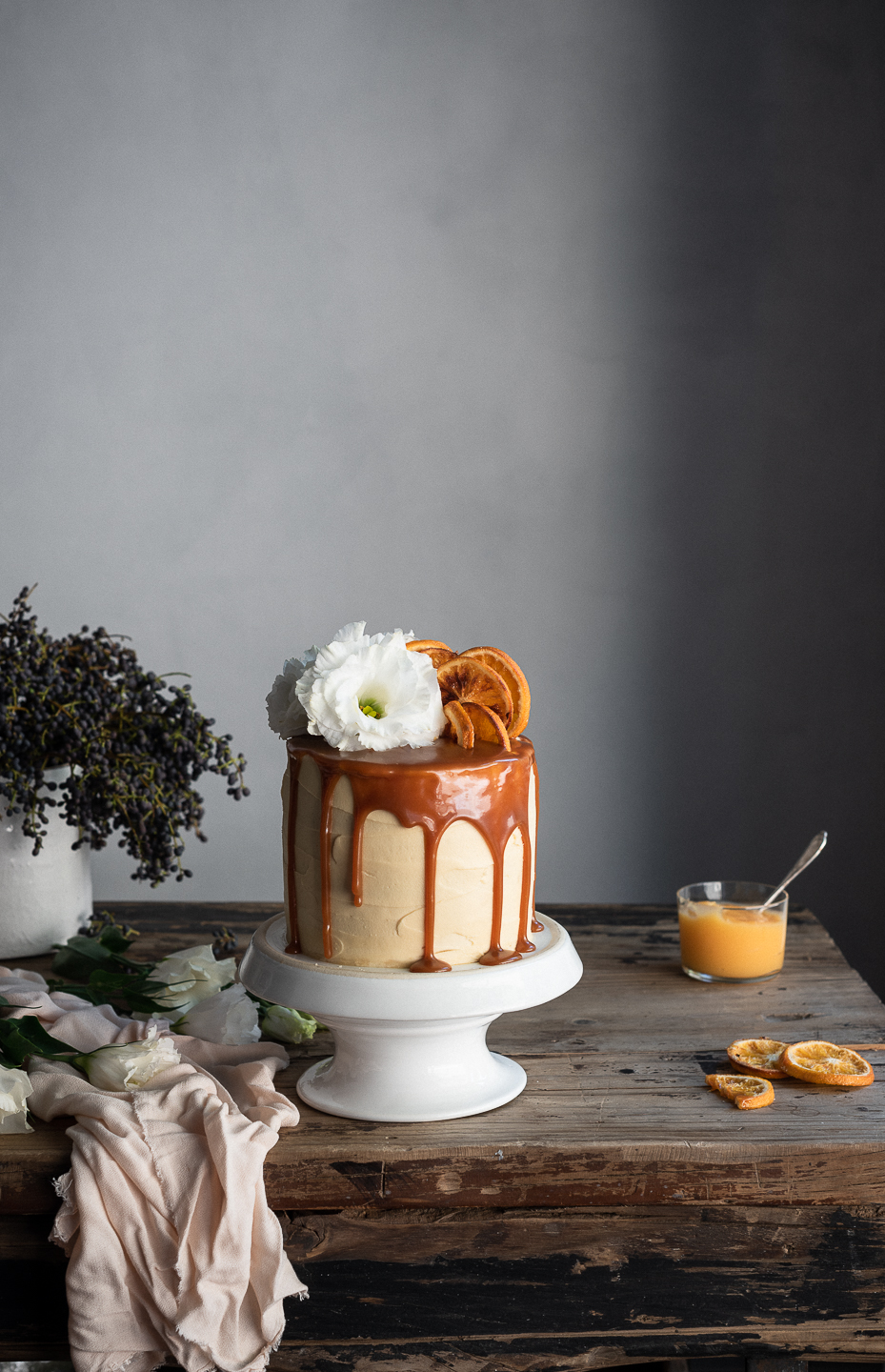 Vanilla and orange cake with grapefruit curd