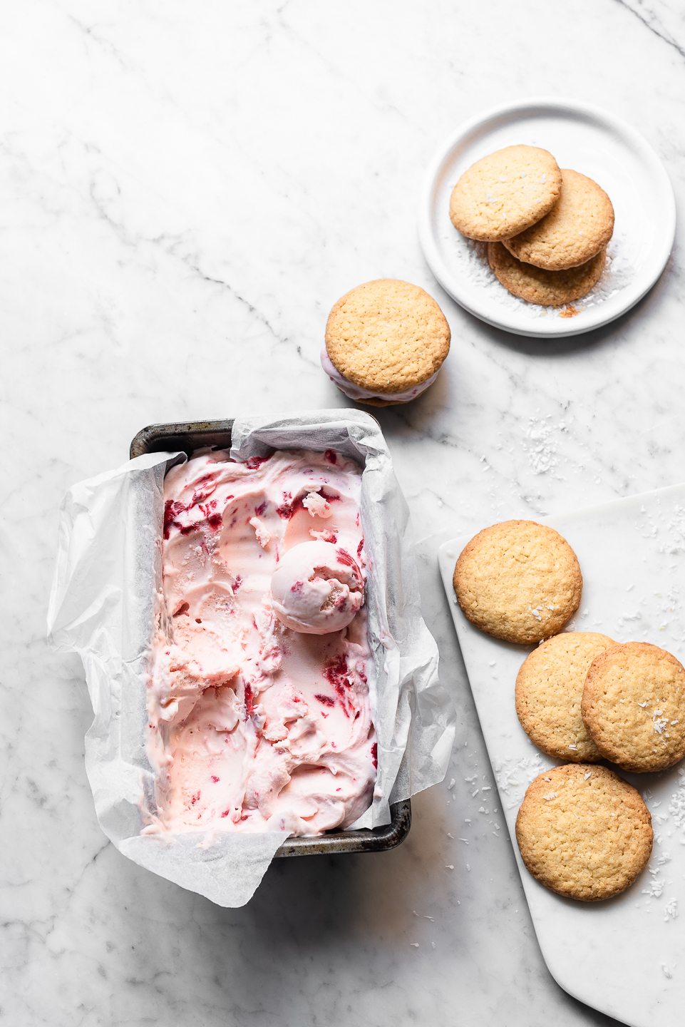 Roasted Strawberry Frozen Yoghurt Cookie Sandwiches