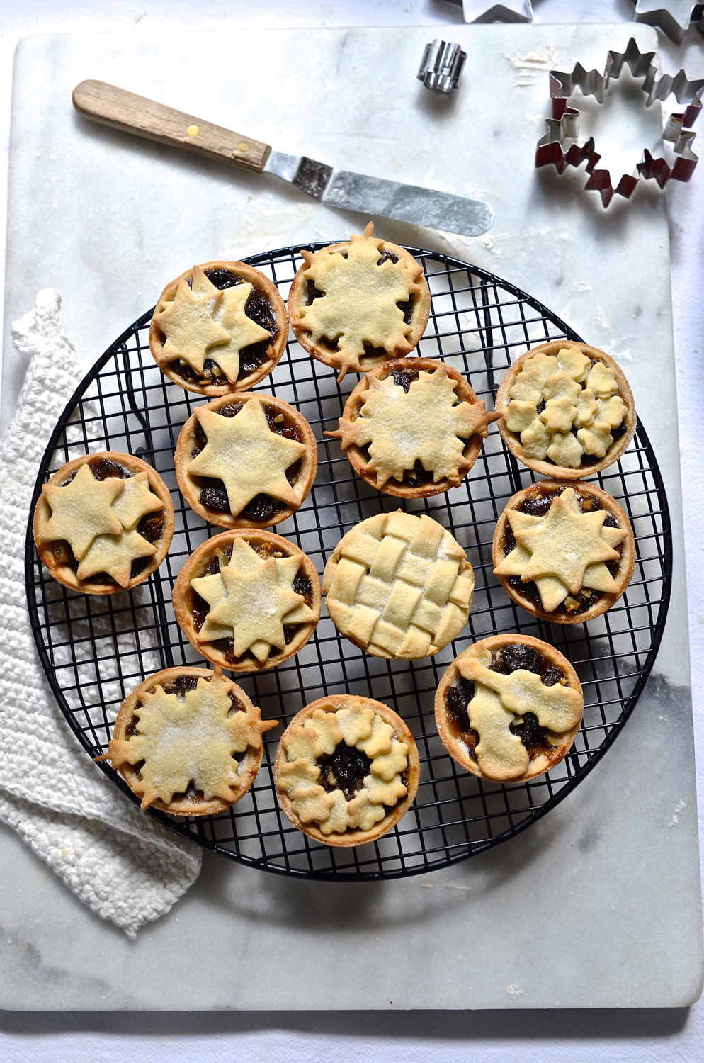 Cookie cutter mince pies