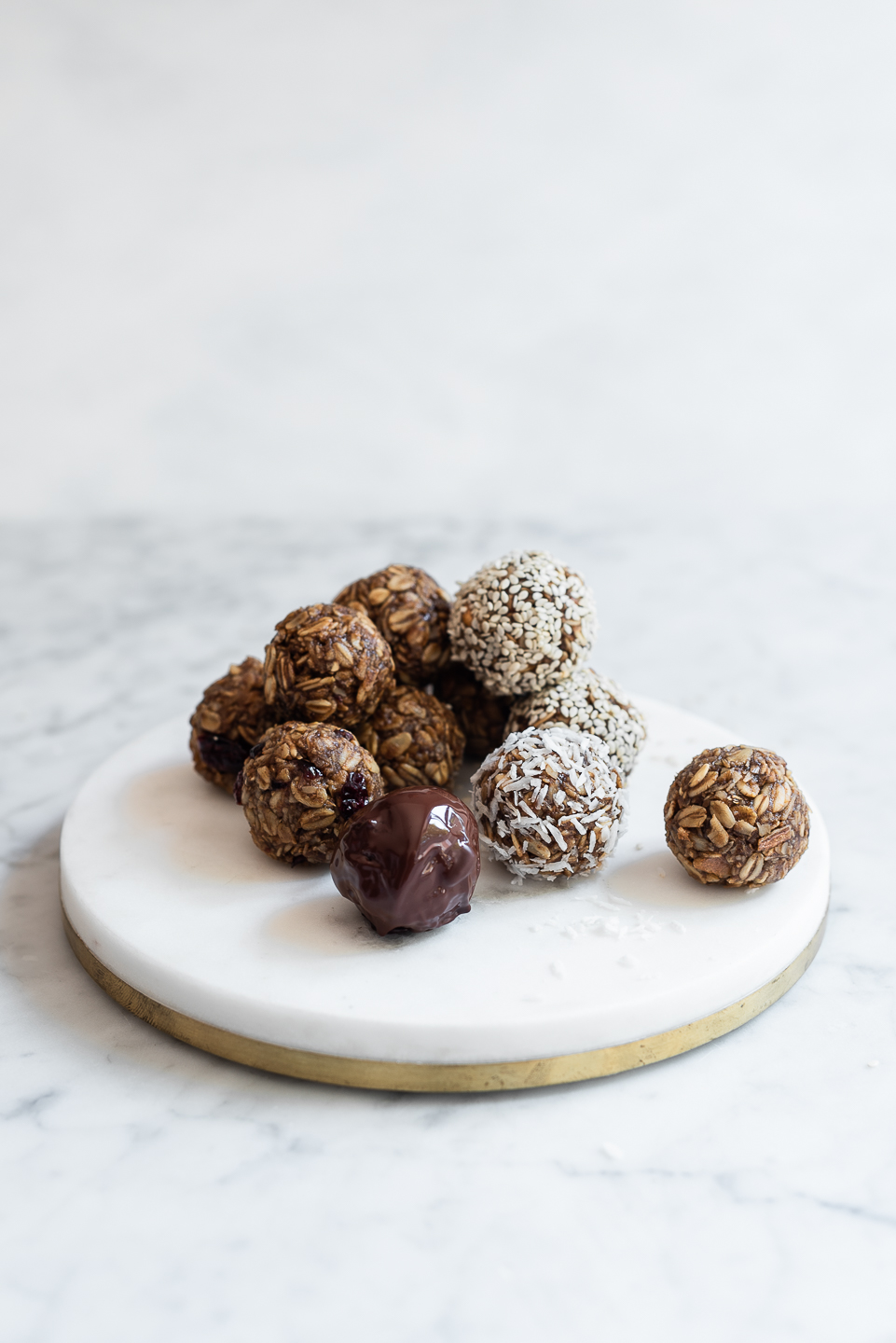 Almond Butter Oat Snack Balls