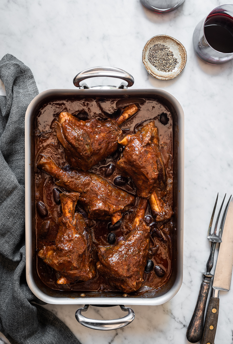 Red wine lamb shanks