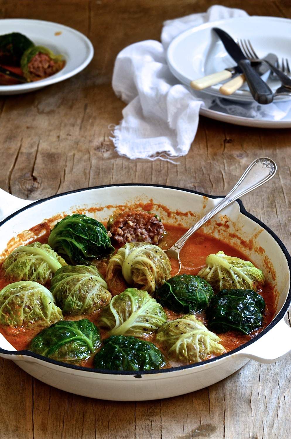 Stuffed cabbage rolls with freekeh