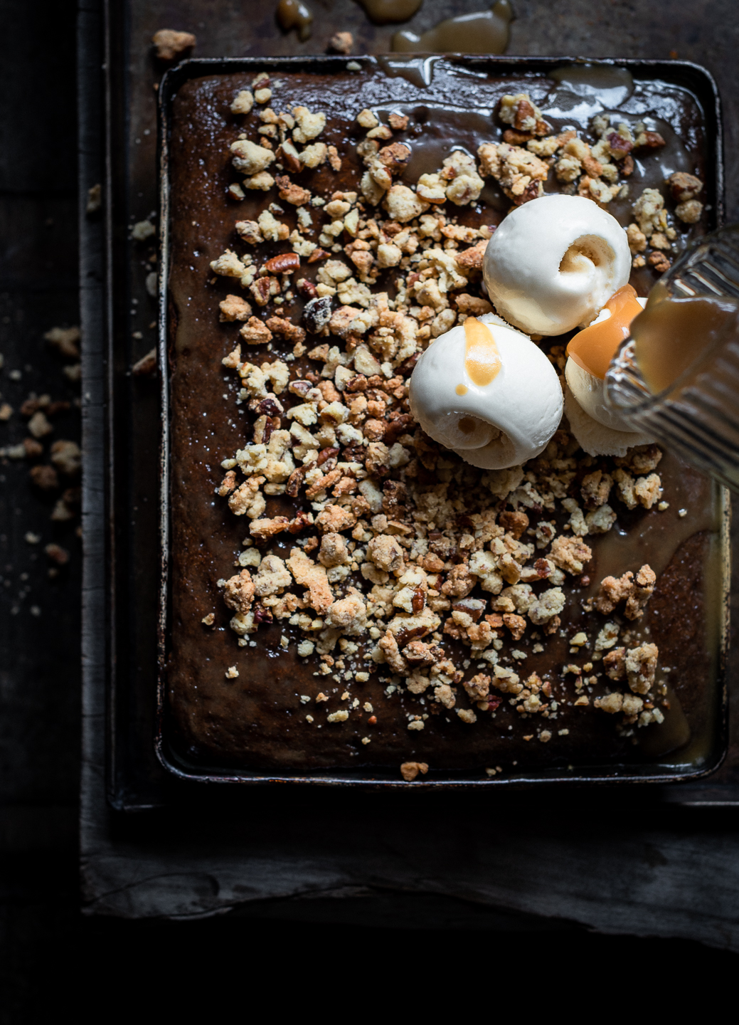 Cookie crumble sticky toffee pudding